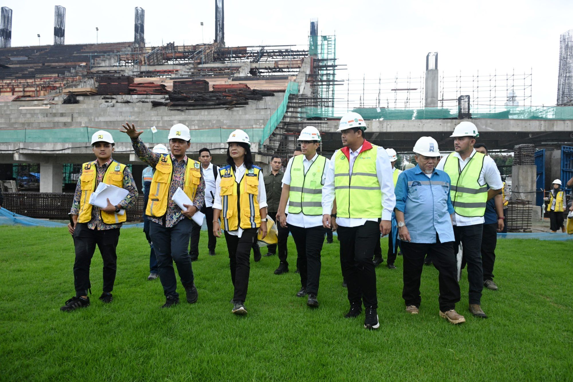 Wakil Menteri Pekerjaan Umum Tinjau Proses Rehabilitasi dan Renovasi Stadion Teladan; https://sekilassumut.biz.id/