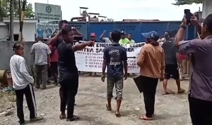 Puluhan Karyawan PT Mitha Sarana Niaga Demo Tuntut Gaji dan THR Belum Dibayar