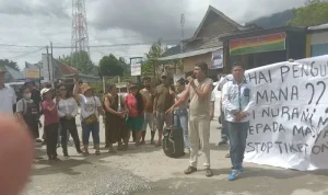 Warga Tomok Gelar Aksi Tolak Pemberlakuan Tiket Online di KMP Tao Toba; https://sekilassumut.biz.id/