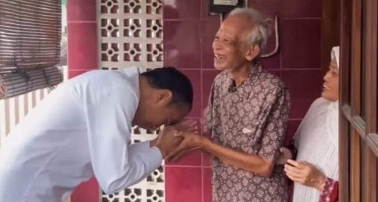 Di Tengah Isu Ijazah Palsu, Jokowi Kunjungi Dosen Pembimbing