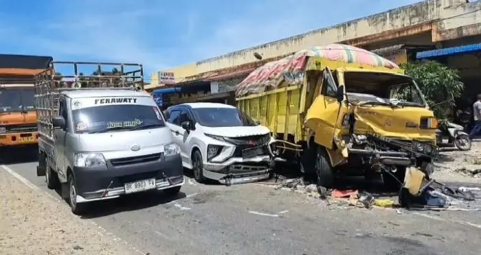 Kecelakaan Beruntun Terjadi di Jalinsum Tebing Tinggi–Batubara, Diduga Akibat Rem Blong